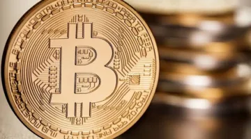 انخفاض سعر “بيتكوين” اليوم الثلاثاء.. ما هو السعر الذي وصلت إليه العملة الرقمية؟