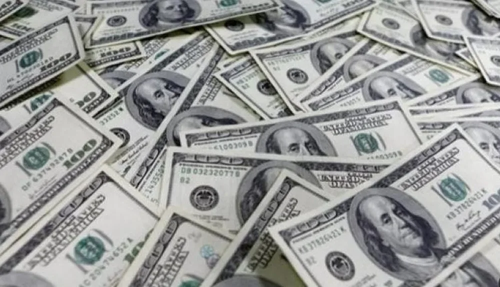 انخفاض قيمة الدولار الأمريكي مقابل اليوان