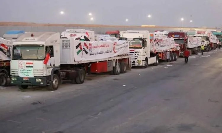 انطلاق تدفق الشاحنات المحملة بالمساعدات المصرية إلى قطاع غزة