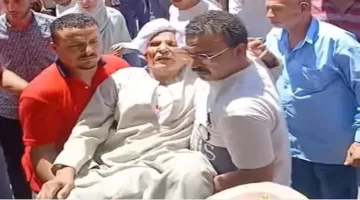 انهيار عمود كهربائي في دمنهور يُسفر عن إصابة مسن وسيدة – صور