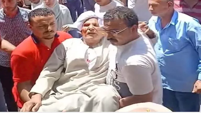 انهيار عمود كهربائي في دمنهور يُسفر عن إصابة مسن وسيدة – صور انهيار عمود كهربائي في دمنهور يُسفر عن إصابة مسن وسيدة – صور