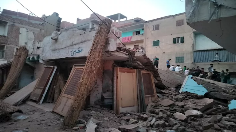 انهيار مبنى غير مسكون في كفر الشيخ.. صور