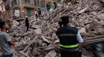 انهيار مبنى في حي العطارين بالإسكندرية.. وفرق الإسعاف تتدخل لإنقاذ السكان
