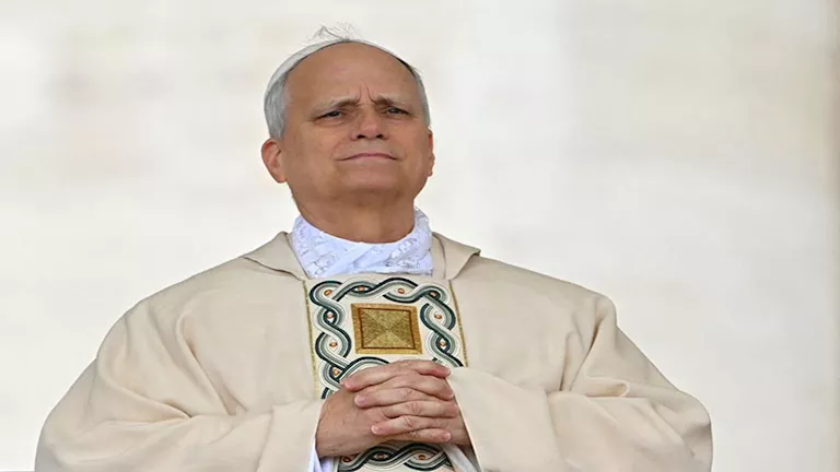 بابا الفاتيكان ينبه من آثار التغير المناخي على كوكب الأرض