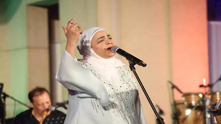 بالصور | حنان ماضي تستعيد ذكريات التسعينيات لجمهور المسرح المفتوح بالصور | حنان ماضي تستعيد ذكريات التسعينيات لجمهور المسرح المفتوح