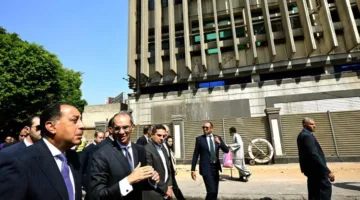 بالصور: رئيس الوزراء يزور “سنترال رمسيس” ويستعرض تقريراً عن استئناف الخدمات