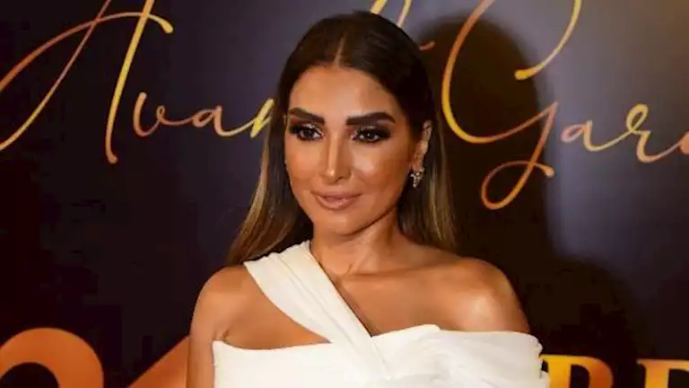 بالصور: روجينا تستمتع بأجازة الصيف مع عائلتها في إيطاليا