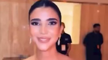 بالصور.. ريم سامي تبرز تألقها في أحدث إطلالة لها على شاطئ البحر في الساحل