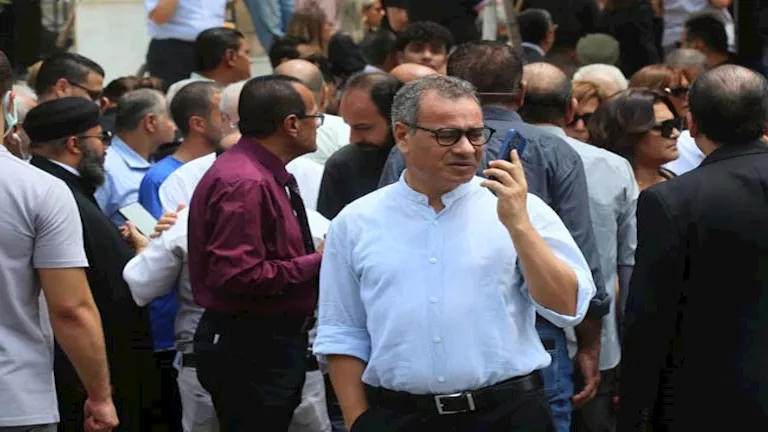 بالصور| مشاهير الفن يودعون لطفي لبيب من كنيسة مارمرقس