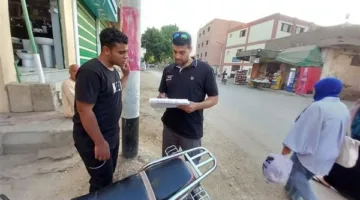 بالصور: «مياه الأقصر» تستطلع آراء المواطنين حول ضغط المياه وجودتها