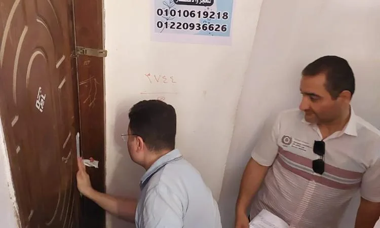 بالصور: “وزارة الصحة” تغلق منشأتين طبيتين بدون ترخيص وتضبط مزوري صفة طبيب بالصور: “وزارة الصحة” تغلق منشأتين طبيتين بدون ترخيص وتضبط مزوري صفة طبيب