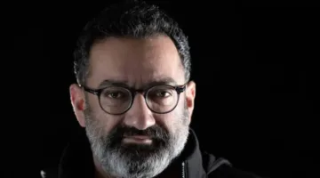 بالفيديو – جورج خباز يعيد إحياء ذكرى زياد الرحباني على المسرح