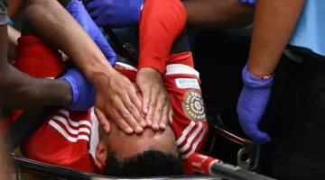 بايرن ميونخ يساند موسيالا بعد إصابته خلال المباراة أمام باريس، بعد خروجه على نقالة