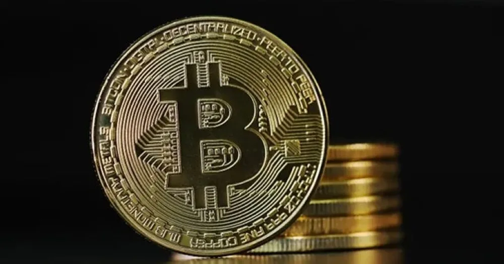 بتكوين تحقق رقماً قياسياً جديداً بتجاوز سعر 122 ألف دولار للمرة الأولى في تاريخها