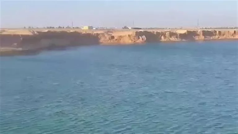 بحيرة البهنسا في صحراء المنيا: ظاهرة طبيعية أم معجزة؟ بحيرة البهنسا في صحراء المنيا: ظاهرة طبيعية أم معجزة؟