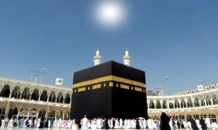 بدء المرحلة الأولى من مراسم تنظيف الكعبة المشرفة بدء المرحلة الأولى من مراسم تنظيف الكعبة المشرفة