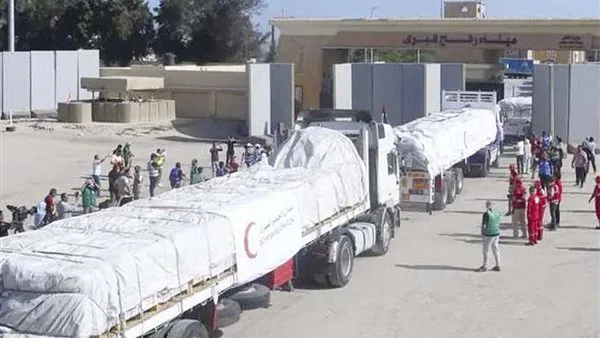 بدء وصول شاحنات الإغاثة من مصر إلى قطاع غزة