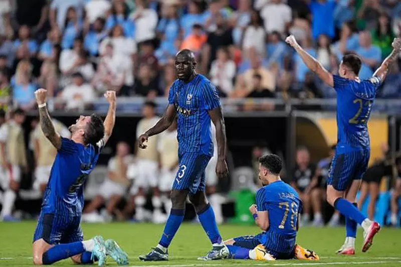 بدافع “أنا عالمي بالفعل”: كيف انتقل الهلال من “الهزيمة أمام الخليج” إلى البطل أمام مانشستر سيتي؟