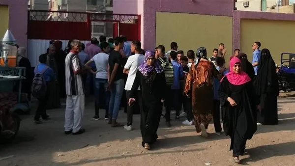 بداية وصول الطلاب إلى اللجان لأداء الامتحانات النهائية للثانوية العامة 2025 بداية وصول الطلاب إلى اللجان لأداء الامتحانات النهائية للثانوية العامة 2025