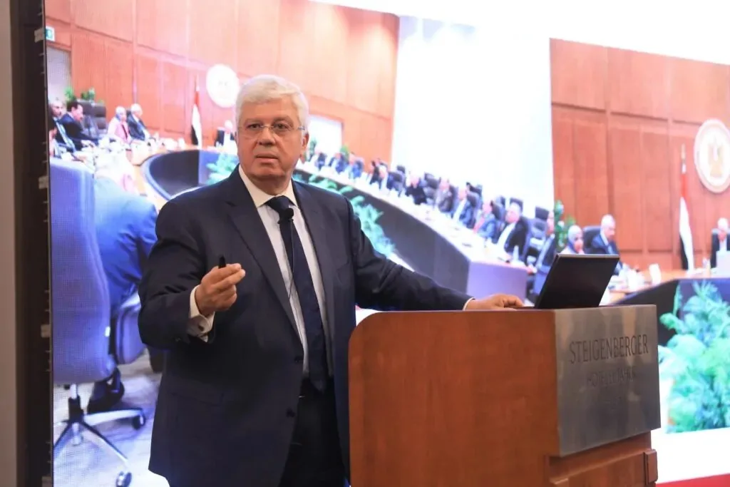 بدعم من الرئاسة وتمويل بقيمة مليار جنيه، مبادرة “تحالف وتنمية” تنتقل بالجامعات من التعليم إلى ريادة التنمية. بدعم من الرئاسة وتمويل بقيمة مليار جنيه، مبادرة “تحالف وتنمية” تنتقل بالجامعات من التعليم إلى ريادة التنمية.