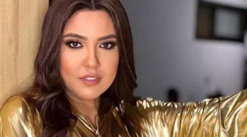 “بدلة براقة وشعر أحمر”.. مي كساب تظهر بإطلالة مميزة وغير عادية