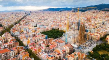 برشلونة تقلل من عدد موانئ السياحة البحرية للحد من تدفق الزوار.