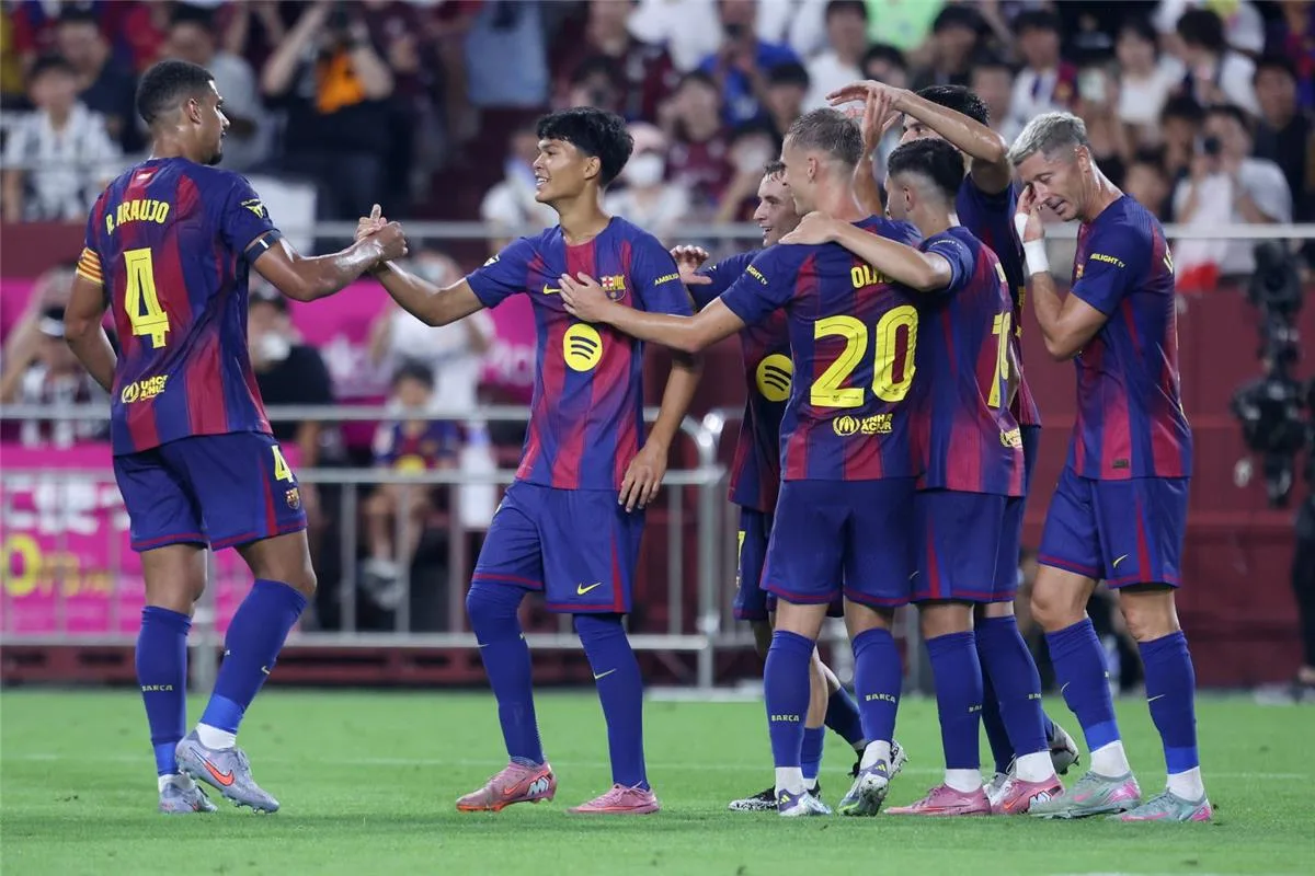 برشلونة يبرم صفقة مع لاعبه للانتقال هذا الصيف برشلونة يبرم صفقة مع لاعبه للانتقال هذا الصيف