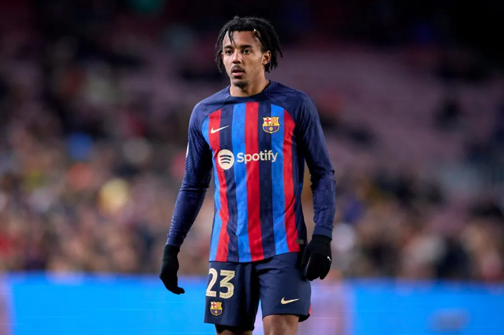 برشلونة يعزز محادثاته لتمديد عقد لاعبه برشلونة يعزز محادثاته لتمديد عقد لاعبه