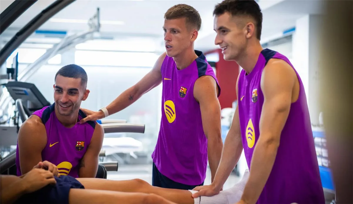 برشلونة يعلن بدء الفحوصات الطبية للاعبين تحضيرًا للموسم المقبل.. حضور الصفقة الجديدة وغياب بابلو توري