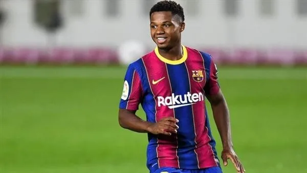 برشلونة يعلن تجديد عقد أنسو فاتي وإعارته لنادي موناكو الفرنسي.