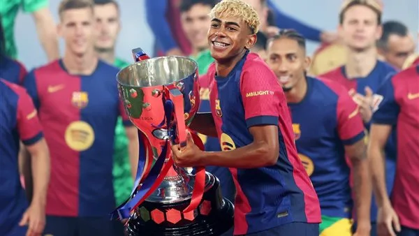برشلونة يفاجئ جده لامين يامال بعد تجديد عقده واستلام قميص ميسي (فيديو) برشلونة يفاجئ جده لامين يامال بعد تجديد عقده واستلام قميص ميسي (فيديو)
