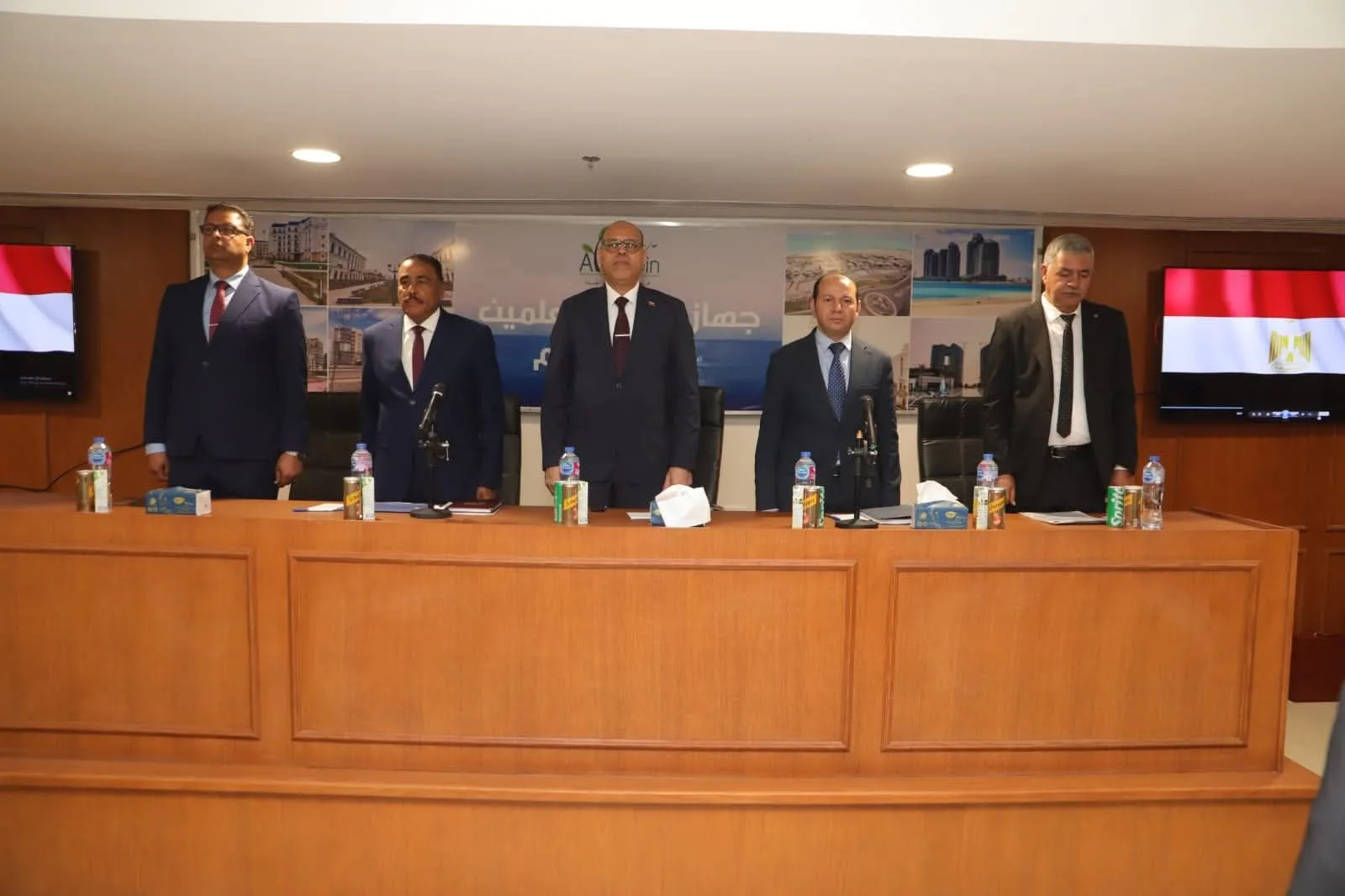 برعاية 11 شركة: وزير العمل ومحافظ مطروح يطلقان ندوة تثقيفية حول مواد قانون العمل الجديد برعاية 11 شركة: وزير العمل ومحافظ مطروح يطلقان ندوة تثقيفية حول مواد قانون العمل الجديد