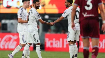 برونو يقود مانشستر يونايتد للفوز على وست هام في مباراة ودية.