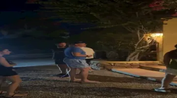 بسبب حذائه: أسطورة ليفربول يُمنع من دخول ملهى ليلي (فيديو)