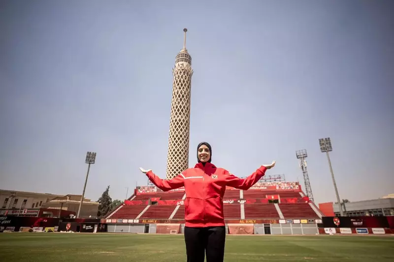 بطلة ذهبية طوكيو 2020.. الأهلي يتعاقد مع فريال أشرف لتعزيز فريق الكاراتيه بطلة ذهبية طوكيو 2020.. الأهلي يتعاقد مع فريال أشرف لتعزيز فريق الكاراتيه