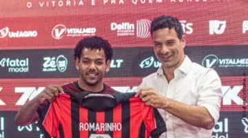 بعد 11 عامًا، رومارينيو يعود إلى البرازيل