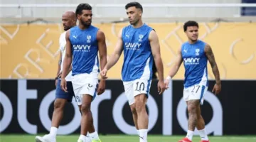 بعد 15 دقيقة من المشاركة.. الهلال السعودي يقرر مستقبل عبد الرزاق حمد الله.