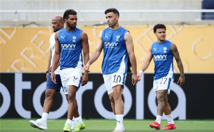 بعد 15 دقيقة من المشاركة.. الهلال السعودي يقرر مستقبل عبد الرزاق حمد الله.