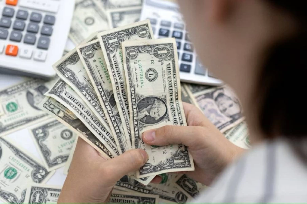 بعد أسوأ بداية في 52 عاماً.. ما سبب صمود الدولار هذا الأسبوع؟ تحليل للبيانات والسياسات بعد أسوأ بداية في 52 عاماً.. ما سبب صمود الدولار هذا الأسبوع؟ تحليل للبيانات والسياسات