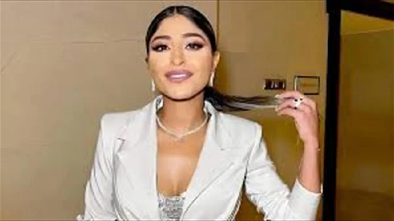 بعد الإفراج بكفالة.. الفنانة شجون الهاجري تظهر للمرة الأولى (صورة) بعد الإفراج بكفالة.. الفنانة شجون الهاجري تظهر للمرة الأولى (صورة)