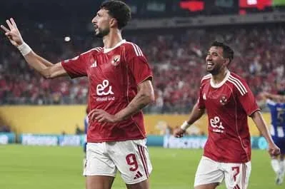 بعد العروض المغرية.. الأهلي المصري يتخذ قراراً بشأن مستقبله مع اللاعب الفلسطيني وسام أبو علي