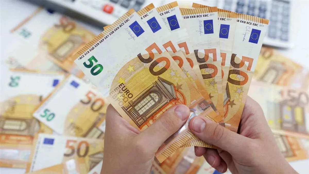 بعد انخفاض استمر أسبوعًا.. تطور غير متوقع في سعر اليورو مقابل الجنيه المصري اليوم بعد انخفاض استمر أسبوعًا.. تطور غير متوقع في سعر اليورو مقابل الجنيه المصري اليوم