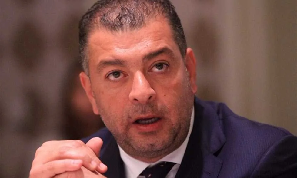 بعد شكوى الأهلي: منع عضو مجلس الزمالك من دخول الملاعب لمدة 3 أشهر وفرض غرامة مالية عليه بعد شكوى الأهلي: منع عضو مجلس الزمالك من دخول الملاعب لمدة 3 أشهر وفرض غرامة مالية عليه