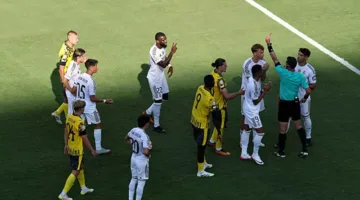 بعد طرد هويسن.. 15 بطاقة حمراء تُسجل في كأس العالم للأندية