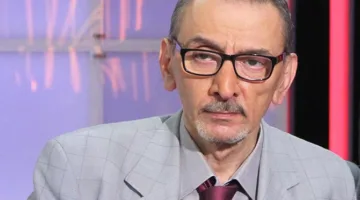 بعد غياب طويل.. لحظة وصول فيروز إلى كنيسة رقاد لتوديع زياد الرحباني