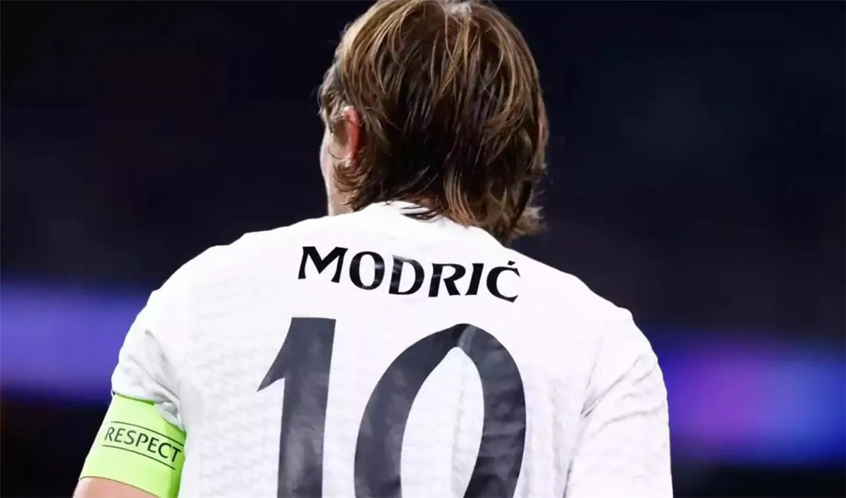بعد مغادرة مودريتش.. قميص ريال مدريد رقم 10 يقترب من مالكه الجديد بعد مغادرة مودريتش.. قميص ريال مدريد رقم 10 يقترب من مالكه الجديد