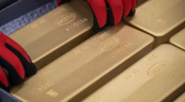 بنك إتش إس بي سي يعدل تقديراته لأسعار الذهب