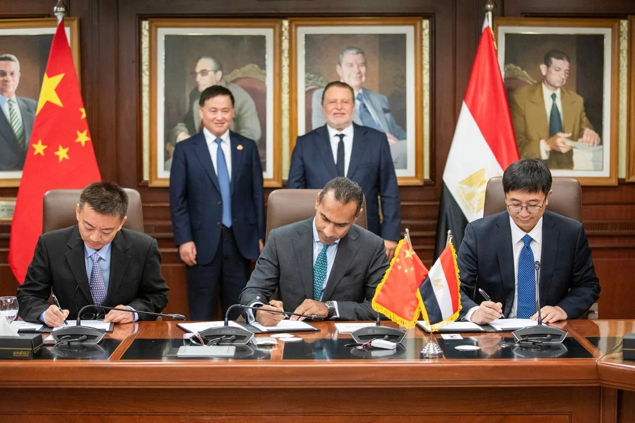 بنك قناة السويس يبرم اتفاقية تعاون مع “تي تيدا” و”سي آي بي إس” الصينية لتعزيز استخدام اليوان وتسهيل المدفوعات الدولية. بنك قناة السويس يبرم اتفاقية تعاون مع “تي تيدا” و”سي آي بي إس” الصينية لتعزيز استخدام اليوان وتسهيل المدفوعات الدولية.