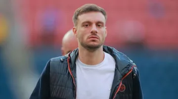 بورتو يشرع في التفاوض لإنهاء عقد مدربه مارتن أنسيلمي بعد خيبة الأمل في كأس العالم للأندية.