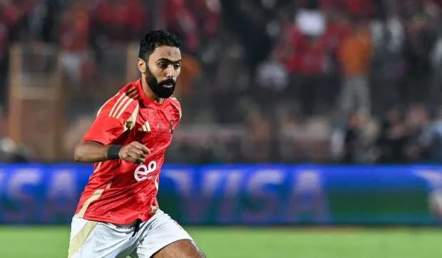 بيراميدز يسعى للتعاقد مع نجم الأهلي بعرض مالي مغري ورغبة غير متوقعة من اللاعب